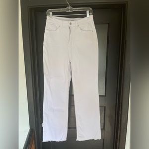 Women’s white stretchy jeans